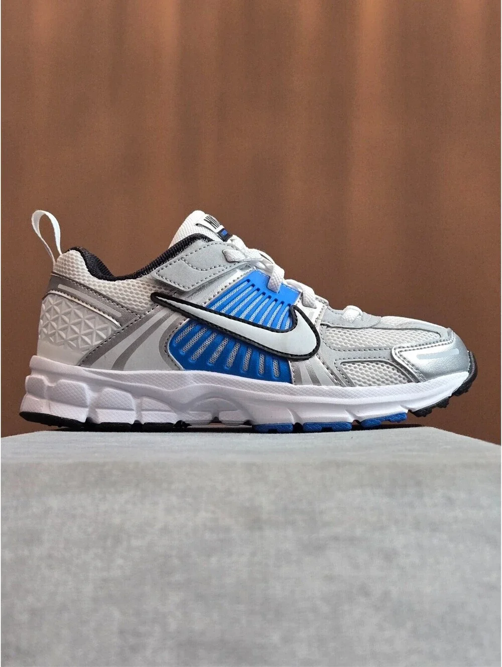 Nike Vomero 5 - White / Metallic Silver / Blue (HF6999-105) Youth Size 2Y NEW